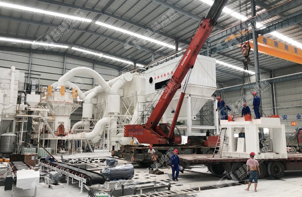 桂林鴻程兩條HLMX1300超細(xì)立磨生產(chǎn)線有序安裝中 桂林鴻程兩條HLMX1300超細(xì)立磨生產(chǎn)線有序安裝中