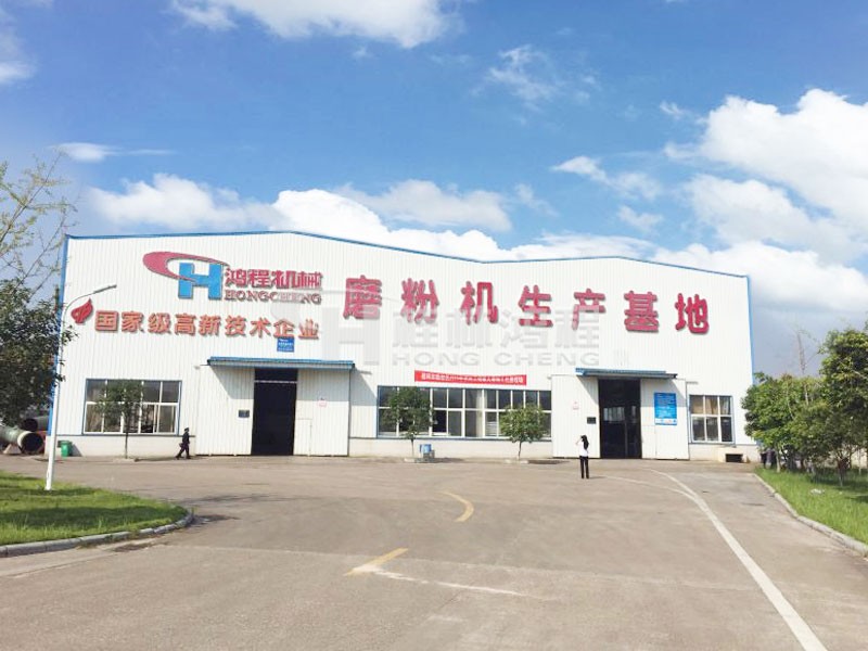 小型礦石磨粉機在哪里能買到？ 到桂林鴻程磨粉機生產(chǎn)基地