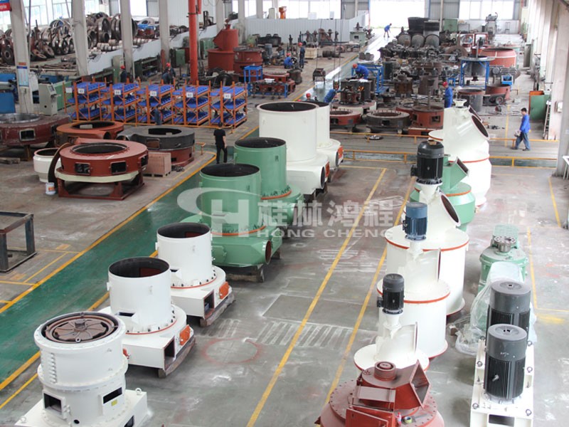 小型礦石磨粉機在哪里能買到？ 到桂林鴻程磨粉機生產(chǎn)基地