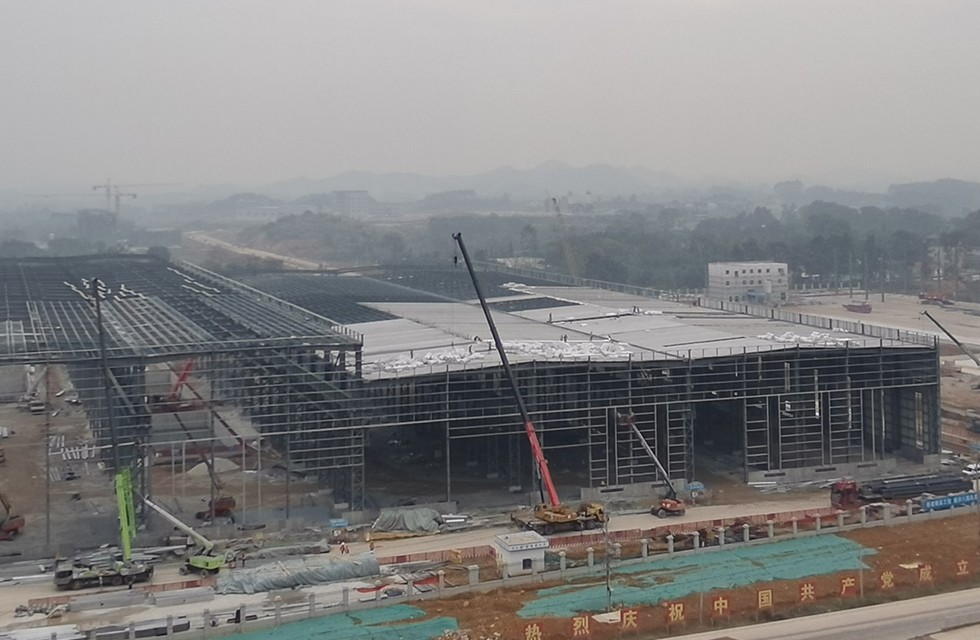 桂林鴻程礦山投資兩江寶山工程進度，2022年1月4日桂林鴻程礦山機械寶山工業(yè)園車間封頂大吉。